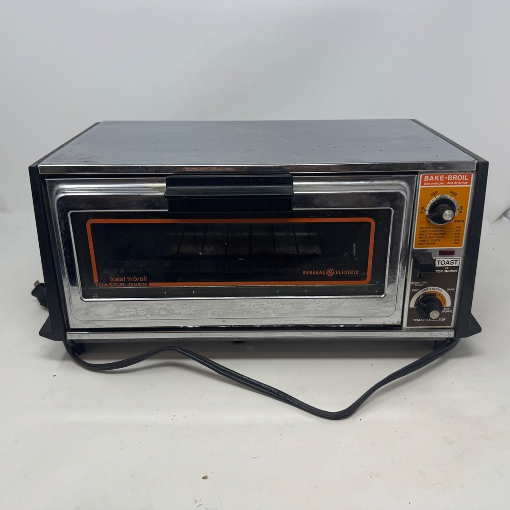 Vintage General Electric GE Toast-R-Oven Toast 'n Broil Chrome Woodgrain MCM